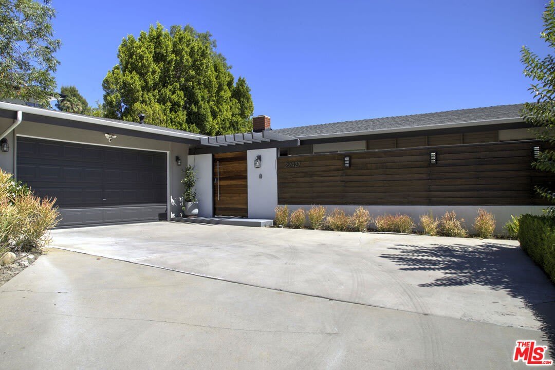 22427 De Kalb Dr – photo 2