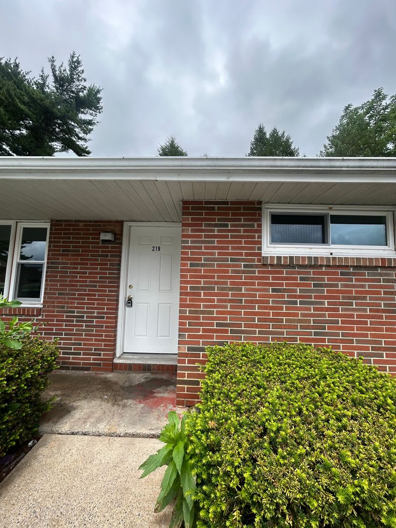 3 bedroom, 1 bath house – photo 1