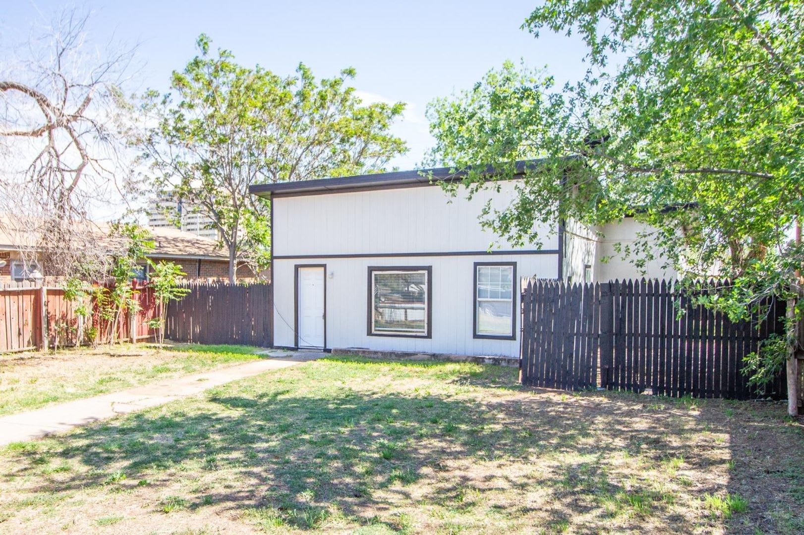 Updated 2 bed 1 bath house – photo 1
