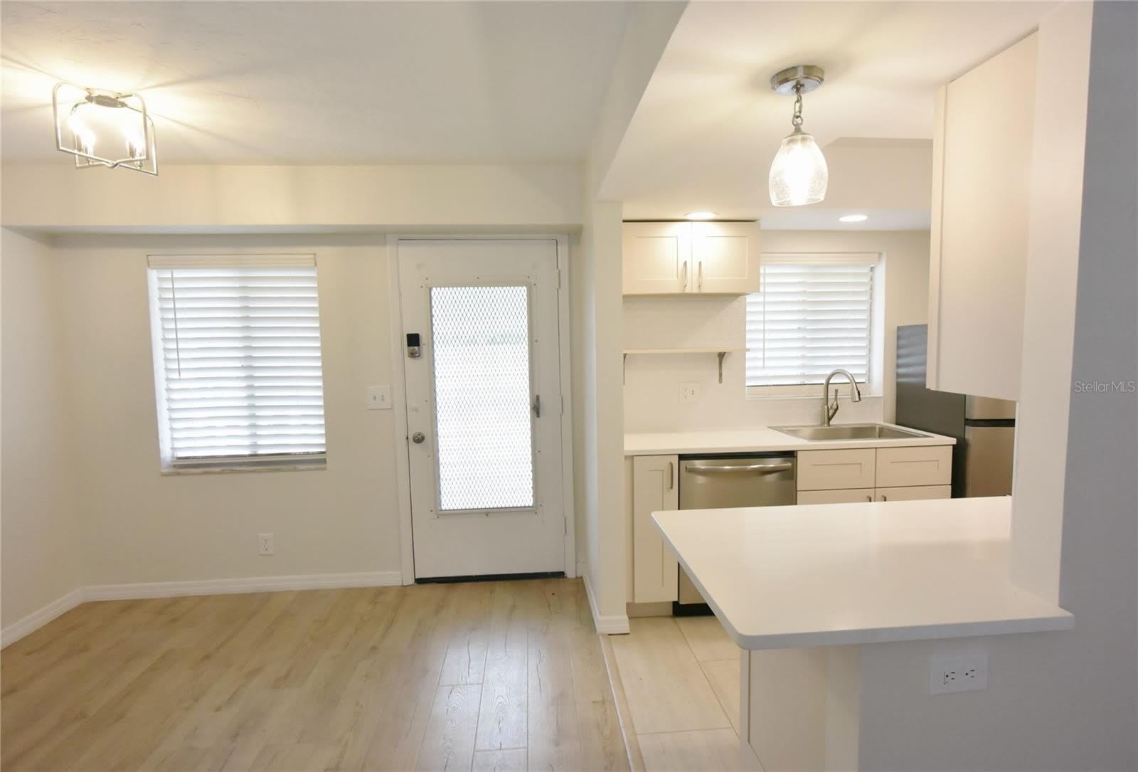 3751 S SCHOOL Avenue – photo 4