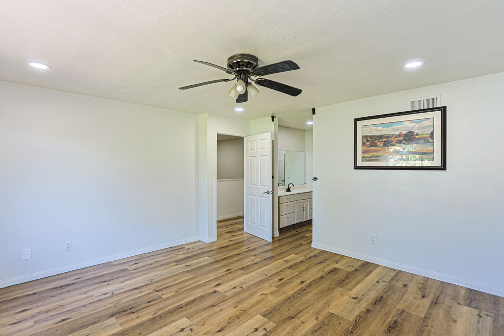 Beautiful 3-Bedroom Home in Prime Orange Location – photo 3