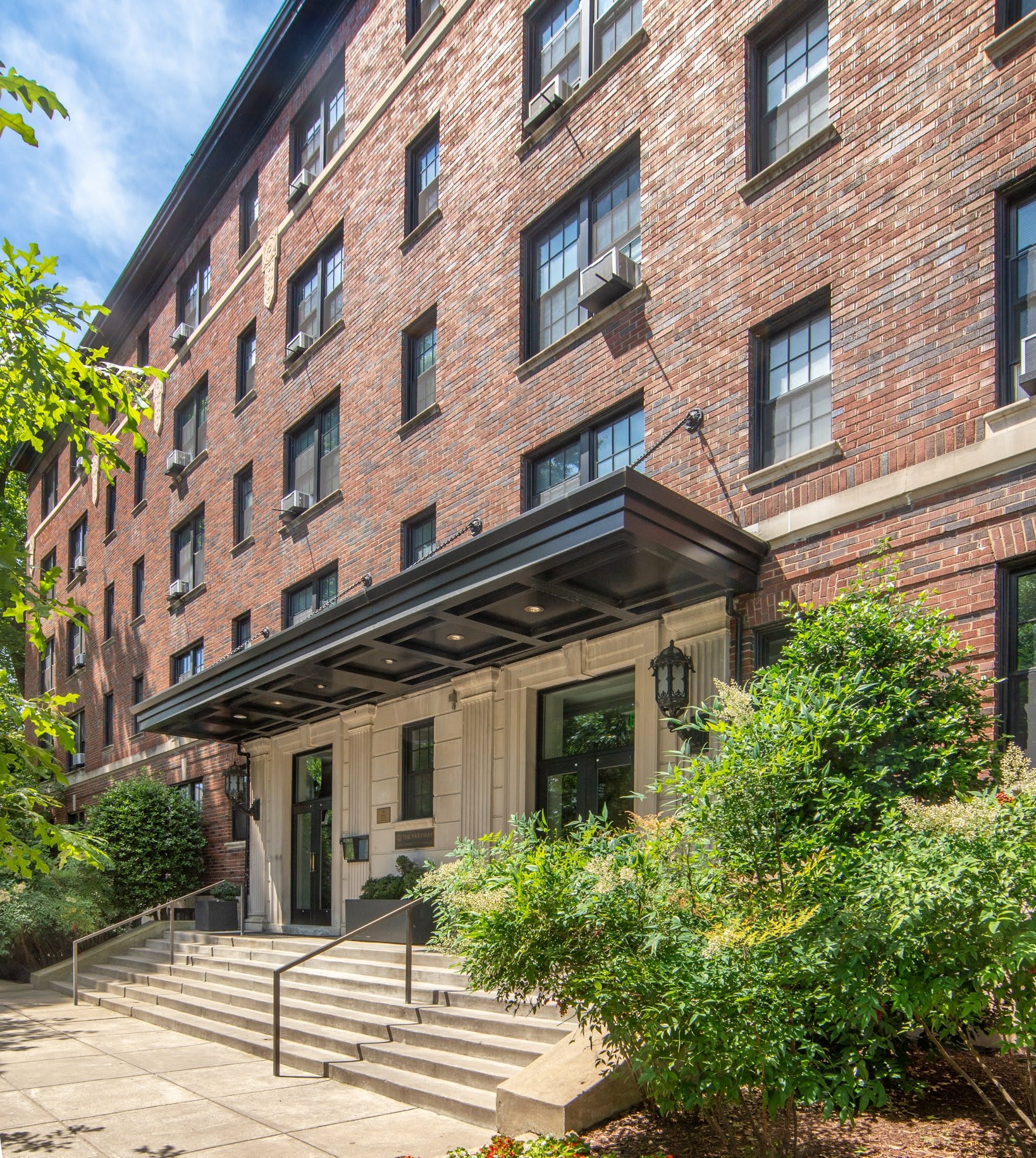 The Parkway Apartments – photo 2