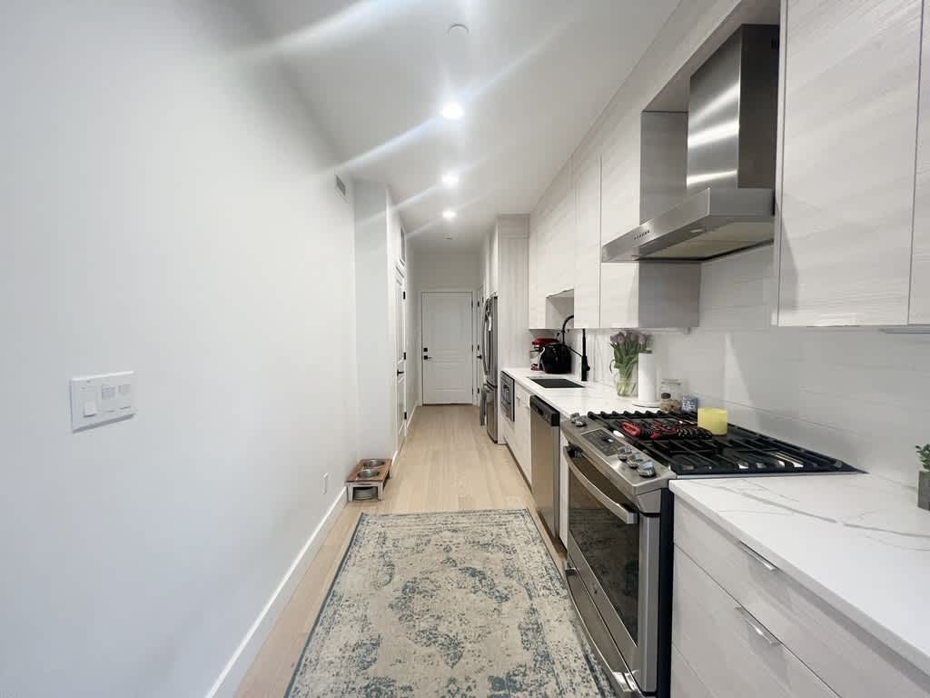 360 Meridian Street – photo 5