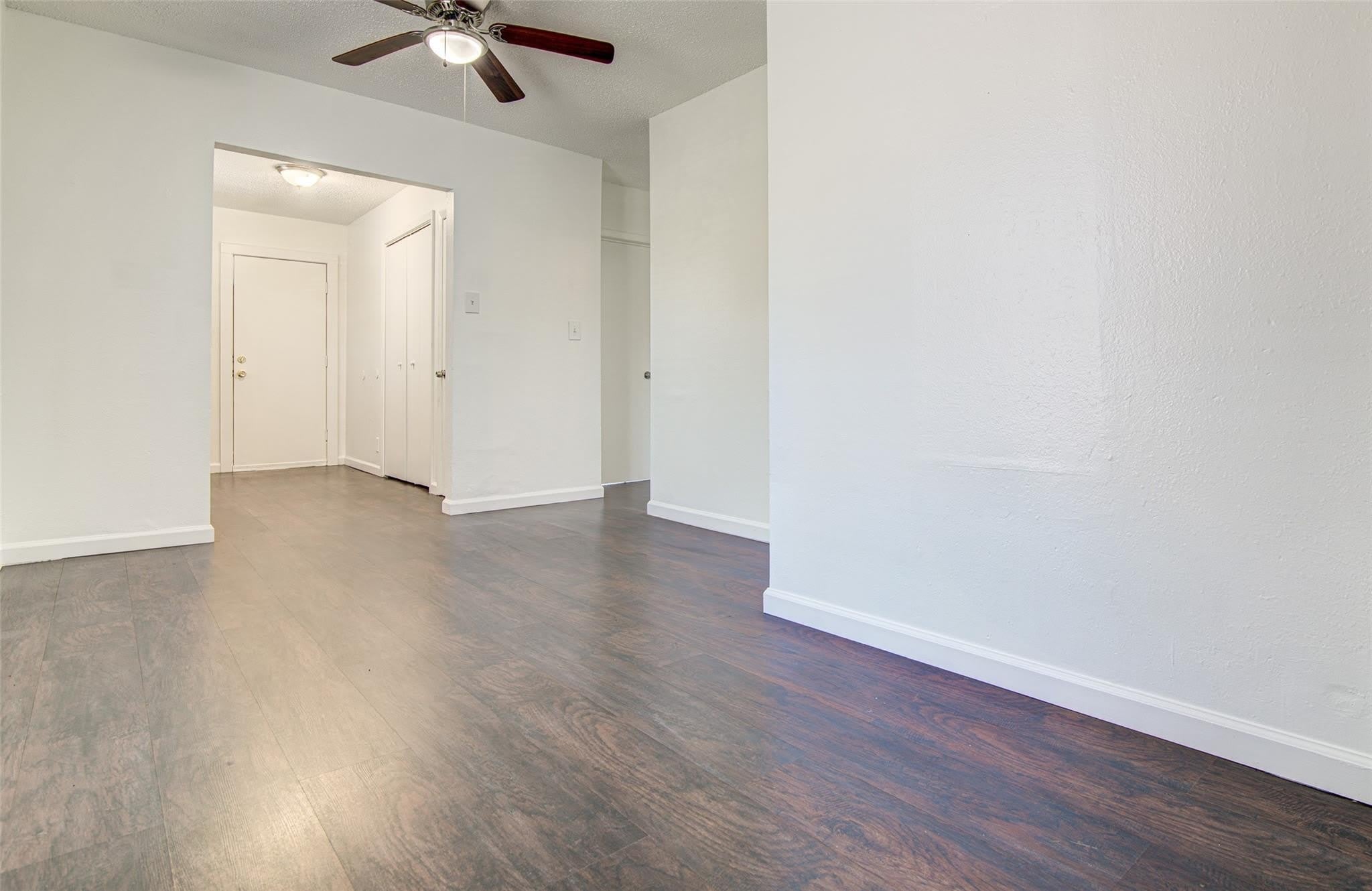912 Catalpa St – photo 4