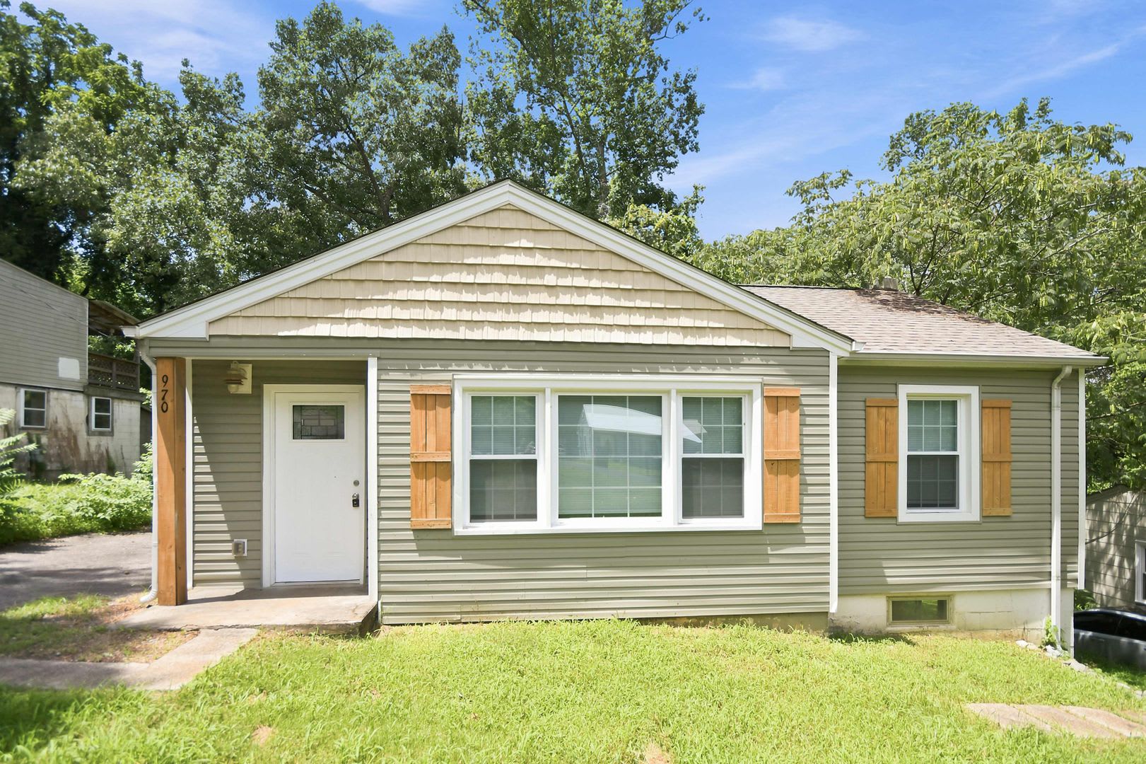 Pet Friendly Three Bedroom! – photo 1