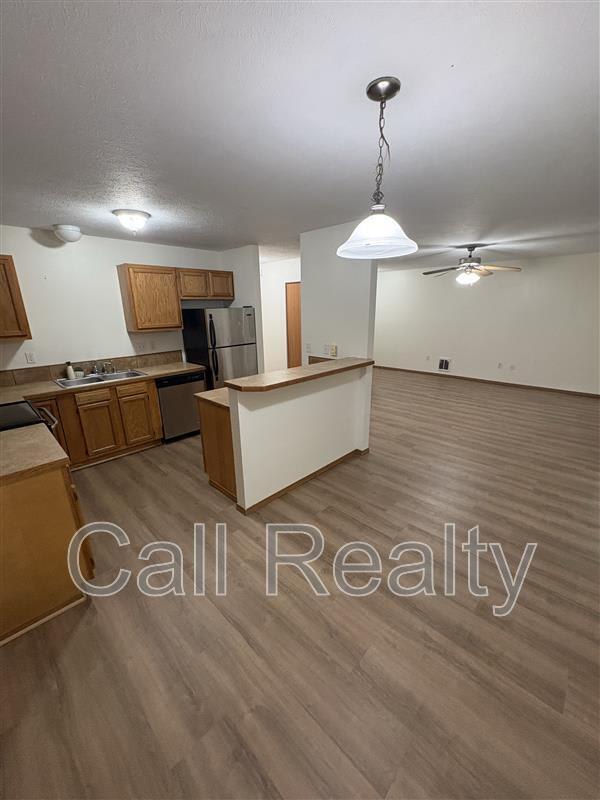 13424 E Skyview Ave, Unit B – photo 4