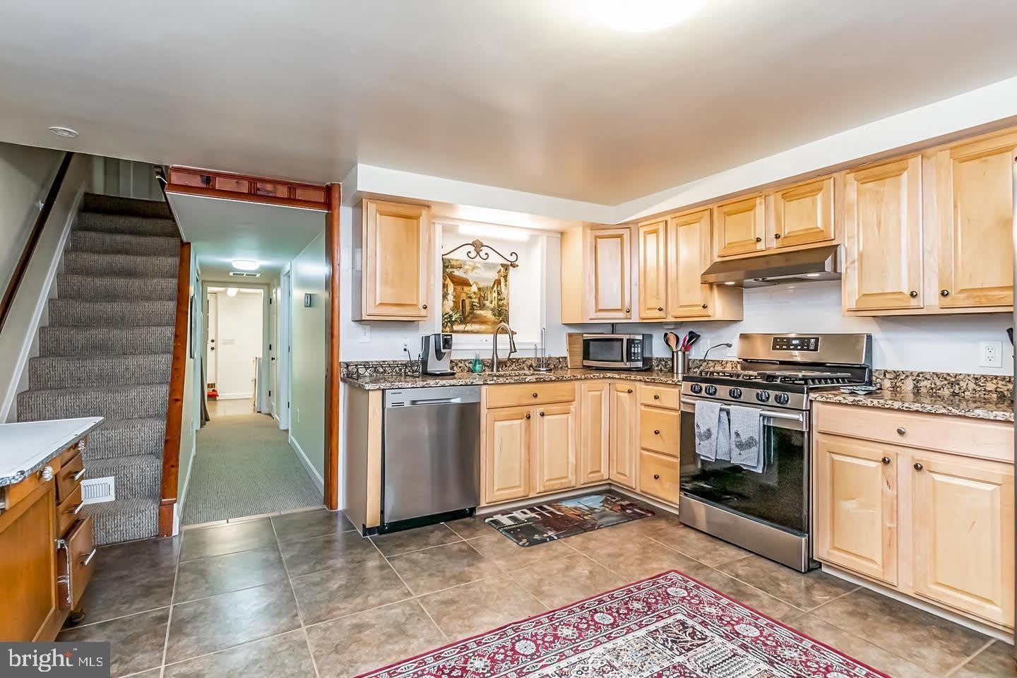 335 DREW Street – photo 3