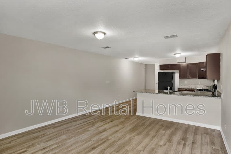 8480 McGirts Village Ln – photo 4