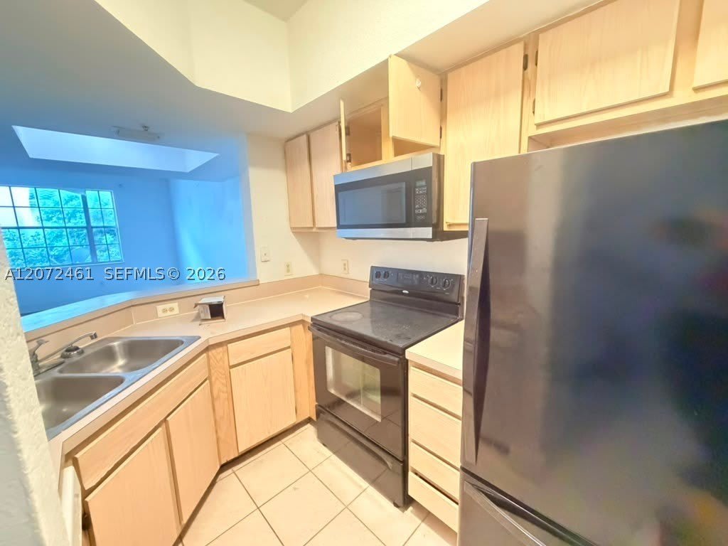 701 Sw 148Th Ave – photo 4
