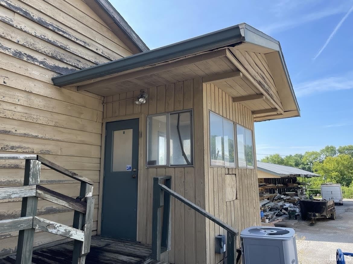 611 W 11Th Street – photo 2