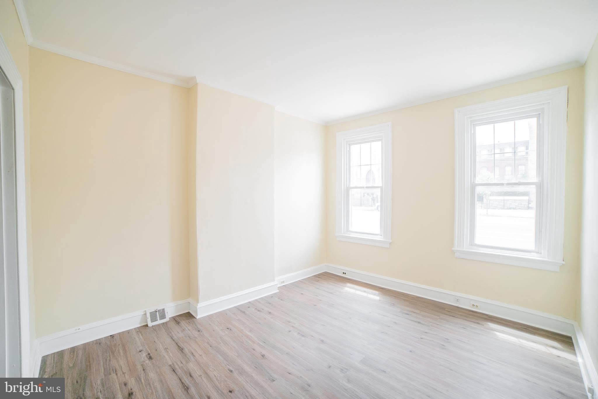 2427 E ALLEGHENY Avenue – photo 5