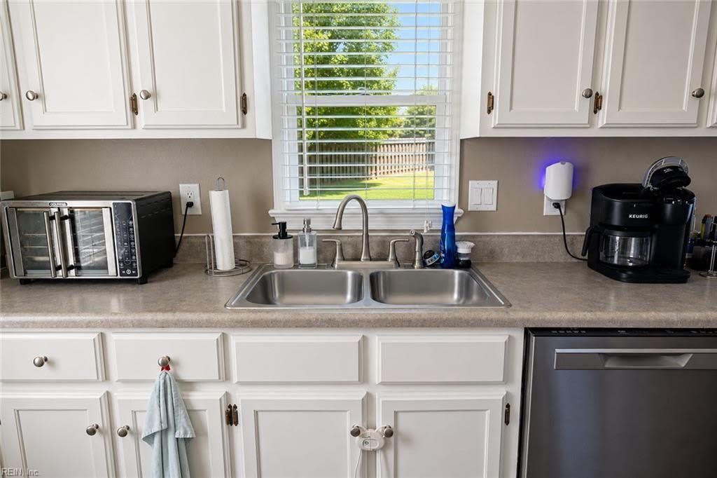727 Michelle Drive – photo 4