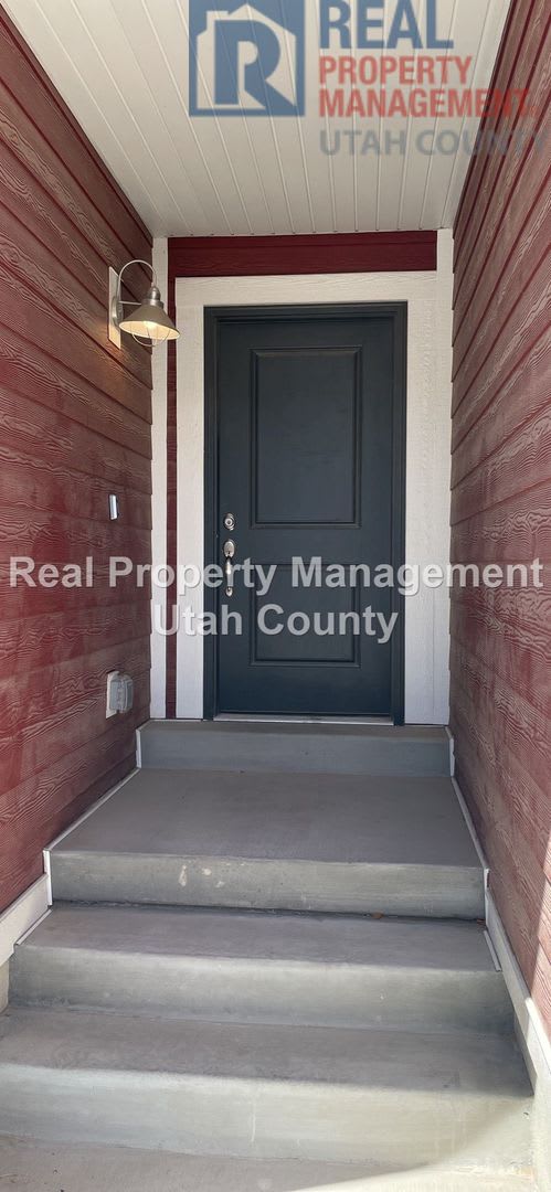 New Lower Price! Pet Friendly Townhouse Plus $500 off first full month rent – photo 2