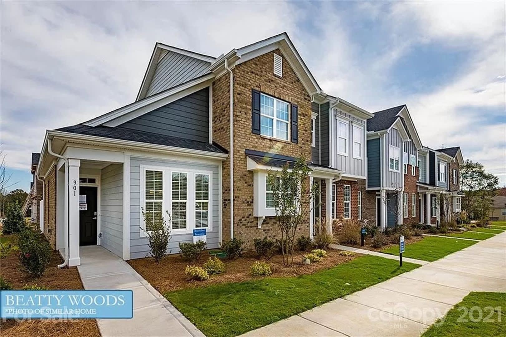 Room for Rent in 3 Bedroom Townhome at 1029 Beatty Woods Ln – photo 1
