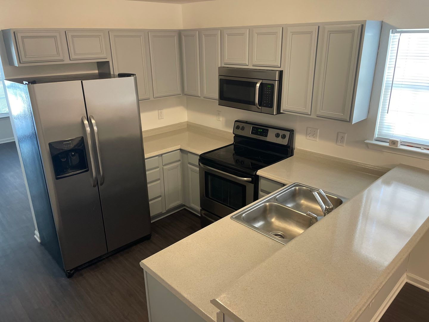 Room in 3 Bedroom Home at Tennyson Dr – photo 1