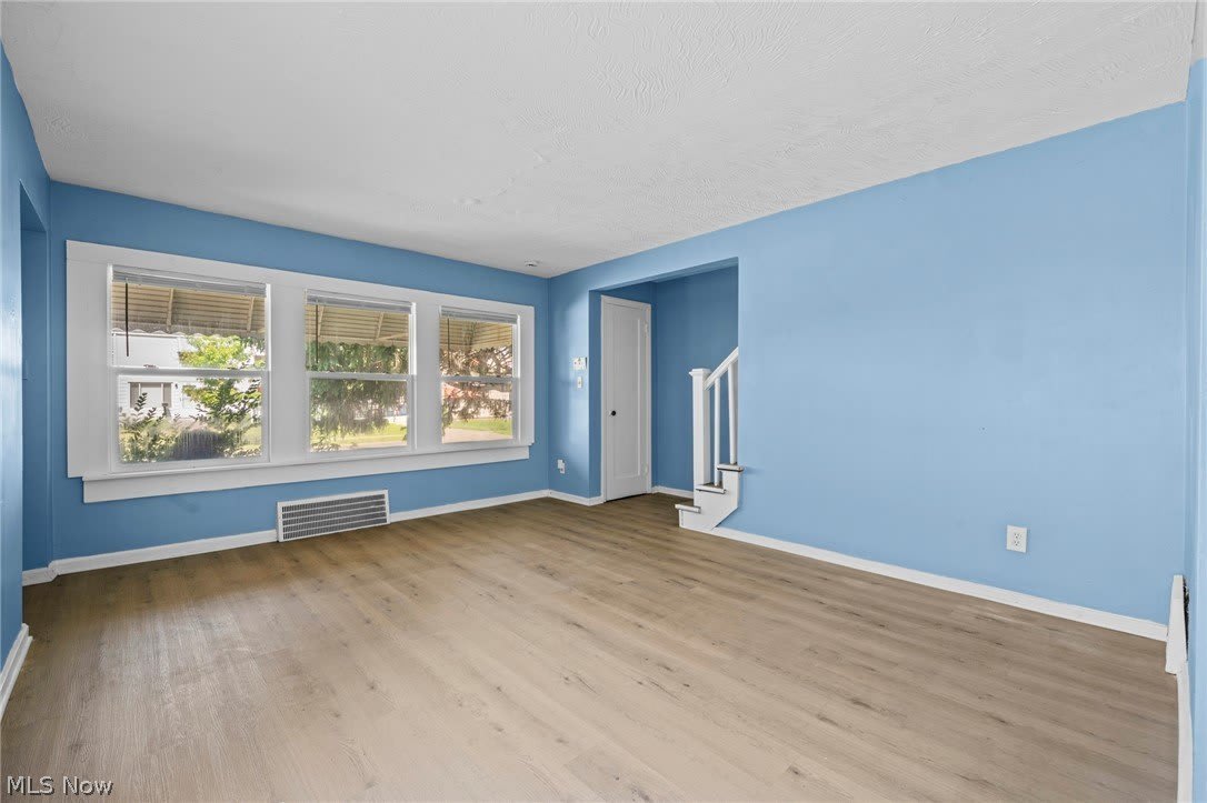 1469 E 250th Street – photo 5