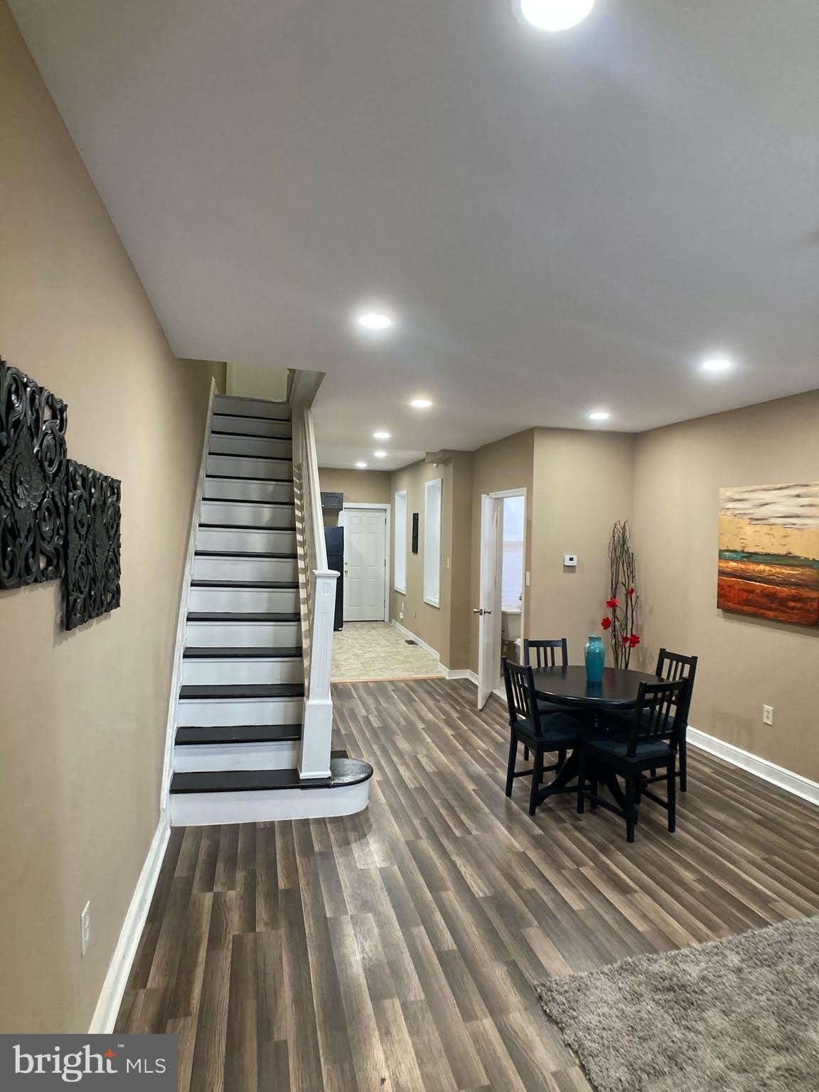 207 E Cambria Street – photo 1