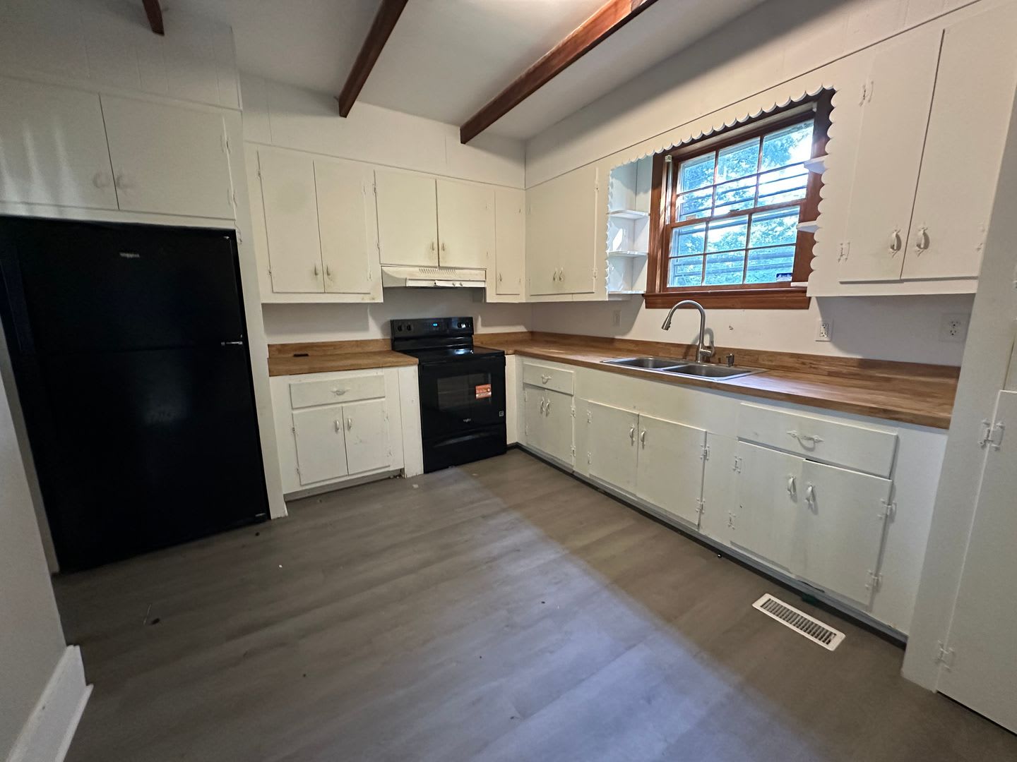 Timeless Character & Modern Updates in the Heart of Edenton – photo 4