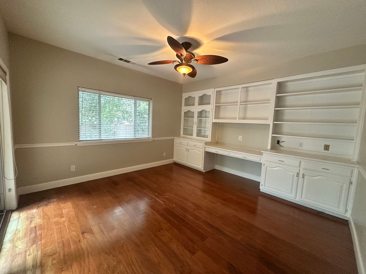 Two story house located in The Lakes gated community – photo 2