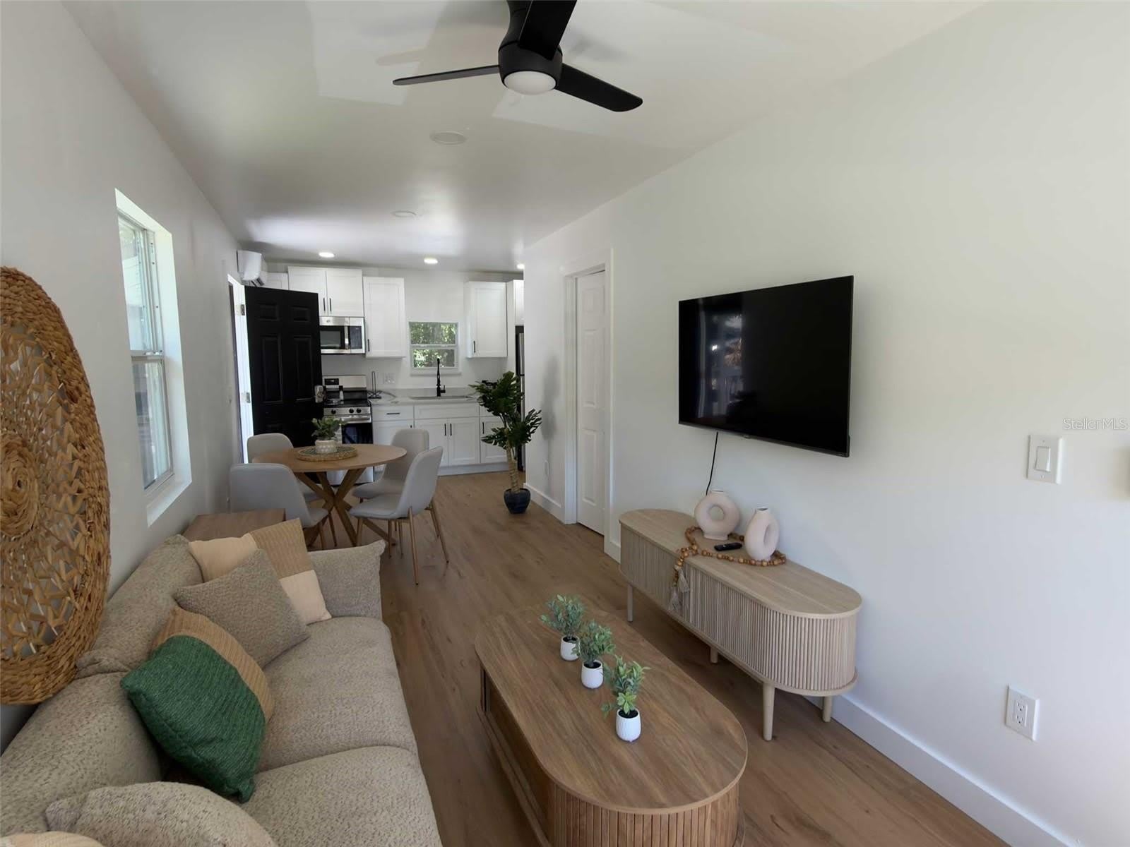 612 N HAMPTON Avenue – photo 5