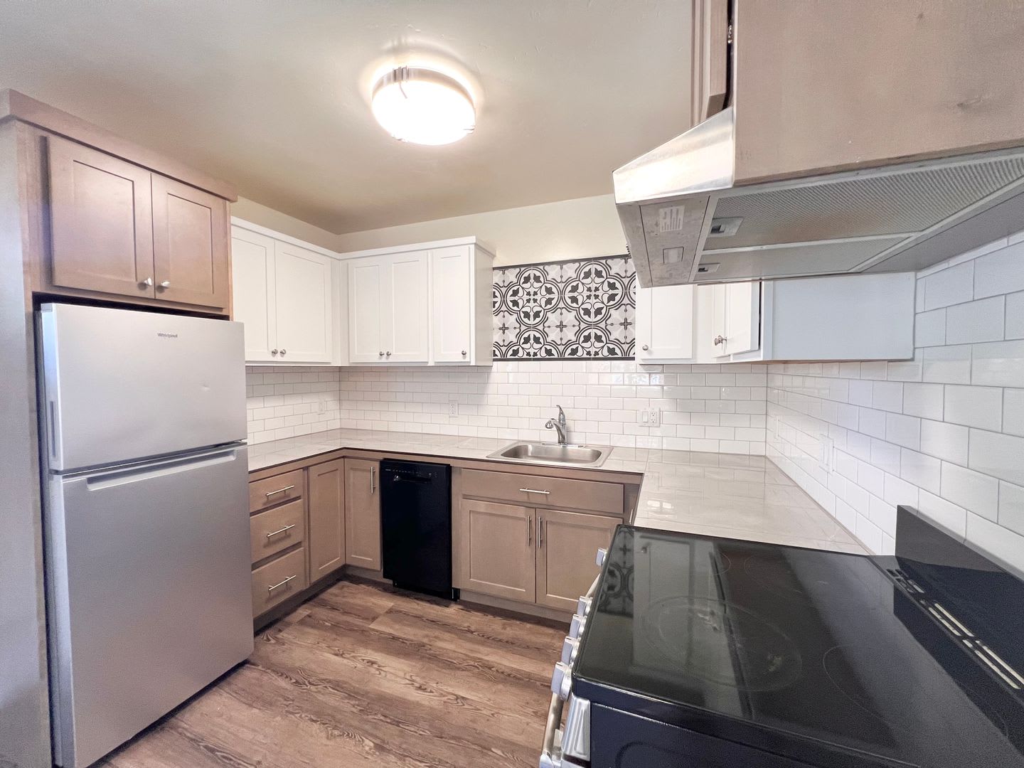 CHECK OUT THIS COZY STUDIO APARTMENT NEAR DOWNTOWN SISTERS! – photo 3