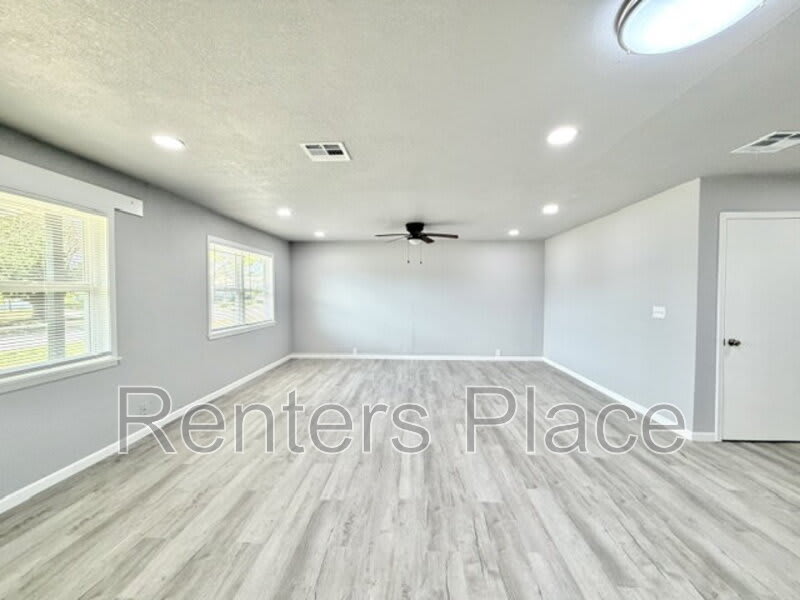 6531 E 28th St – photo 2