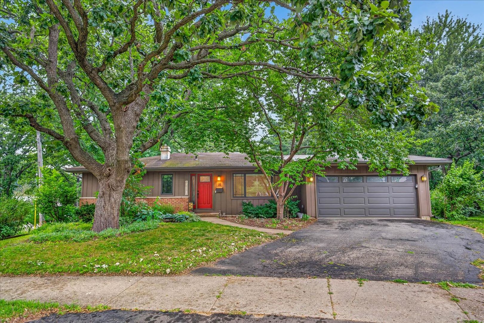 18 Cathy Ct. – photo 1
