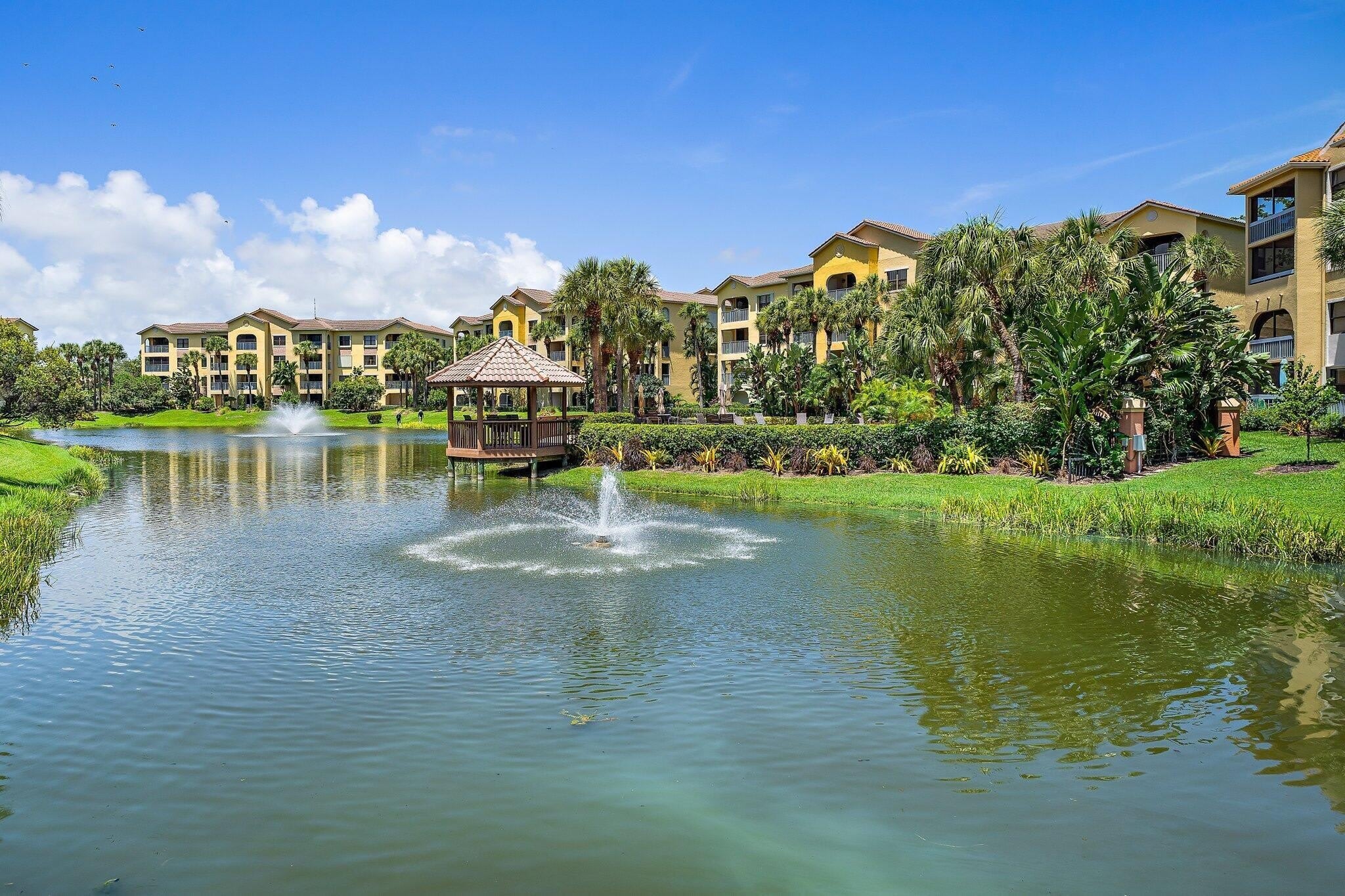 700 Uno Lago Drive – photo 2