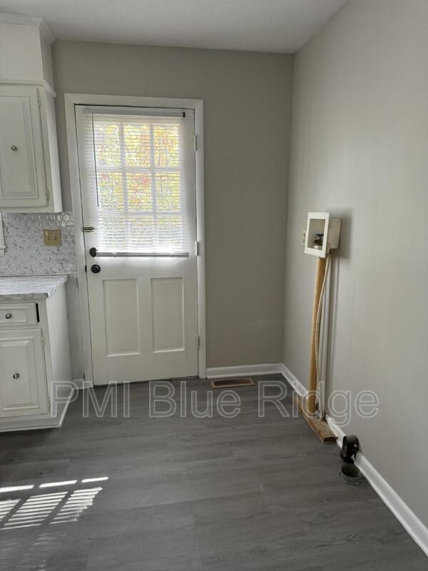 144 Nottingham Dr – photo 4