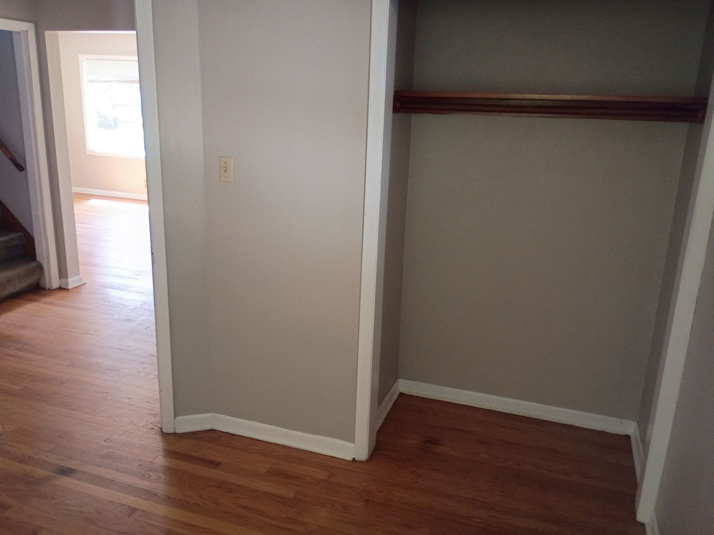 Very Nice 3 Bedroom single 1 car garage 1/2 off First months rent! – photo 2