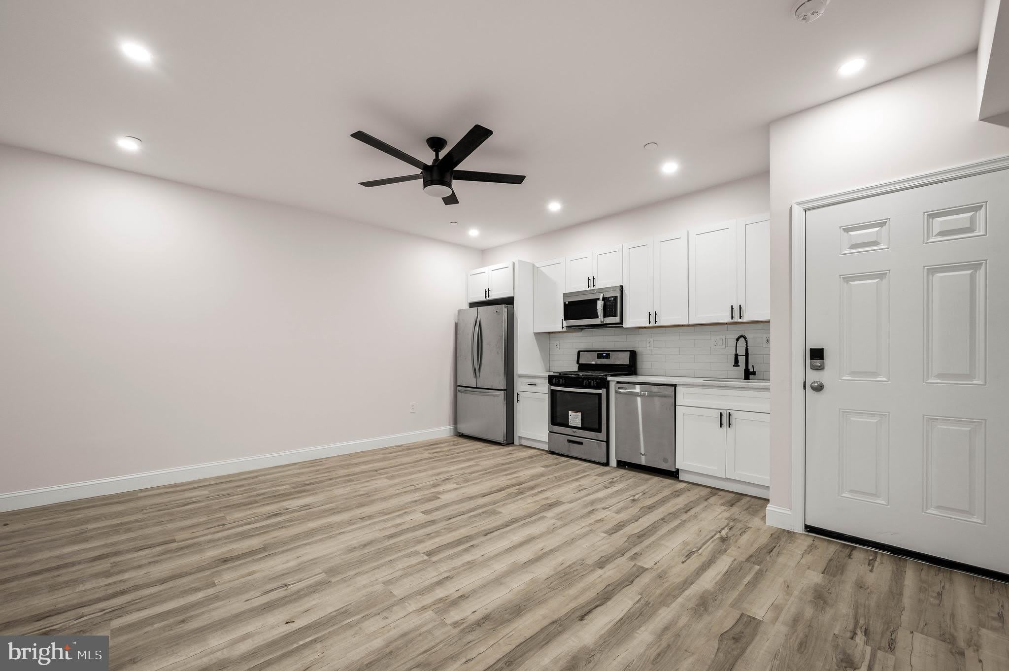 437 39 W Girard Avenue – photo 4