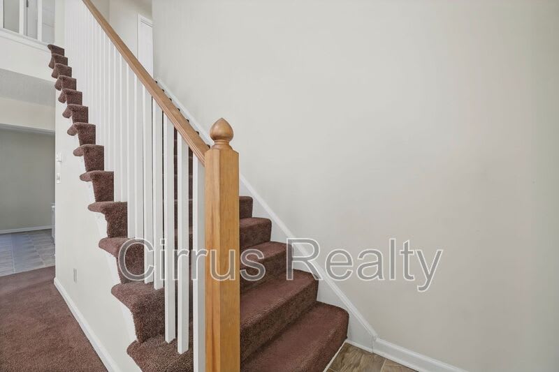 381 Westview Dr – photo 4