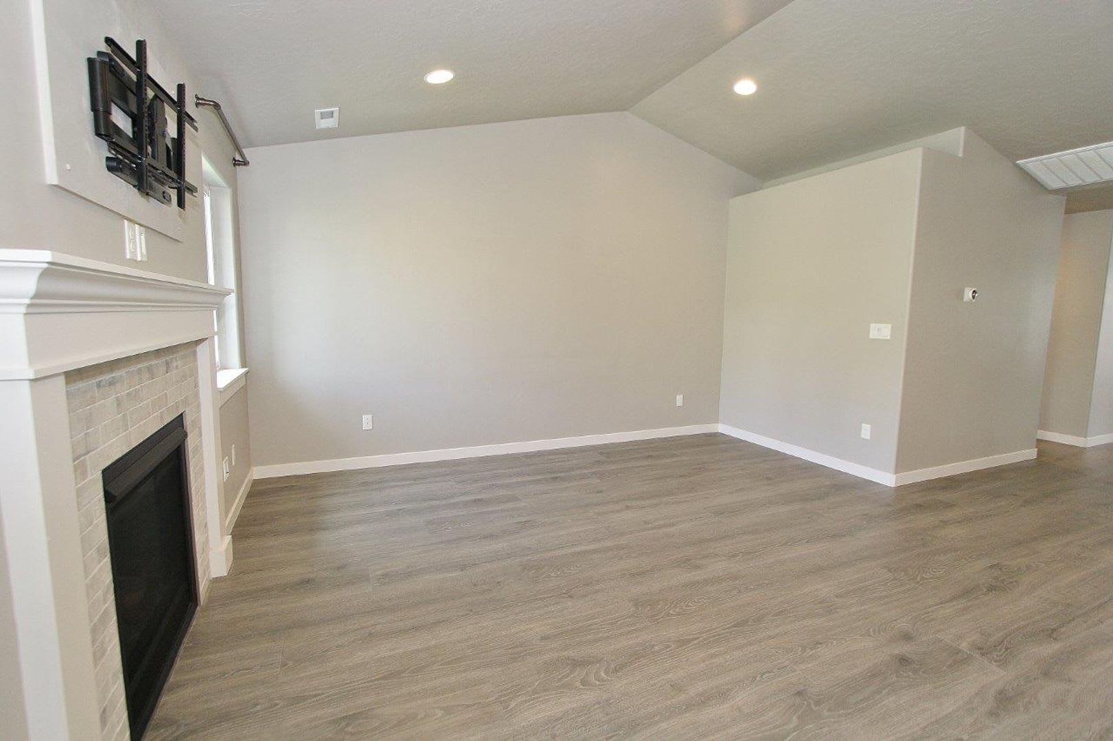 Immaculate Single-Level Home – photo 4