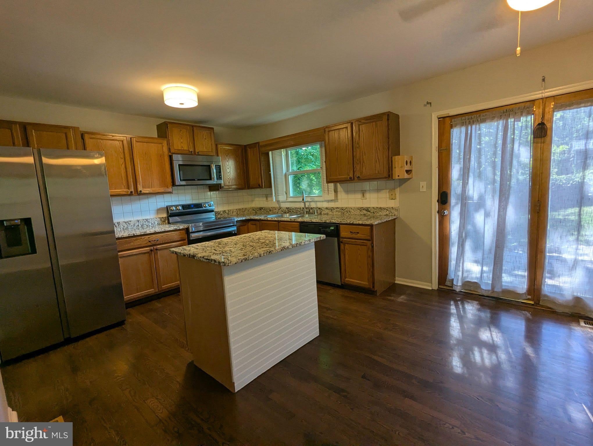 3813 OAK Street – photo 2