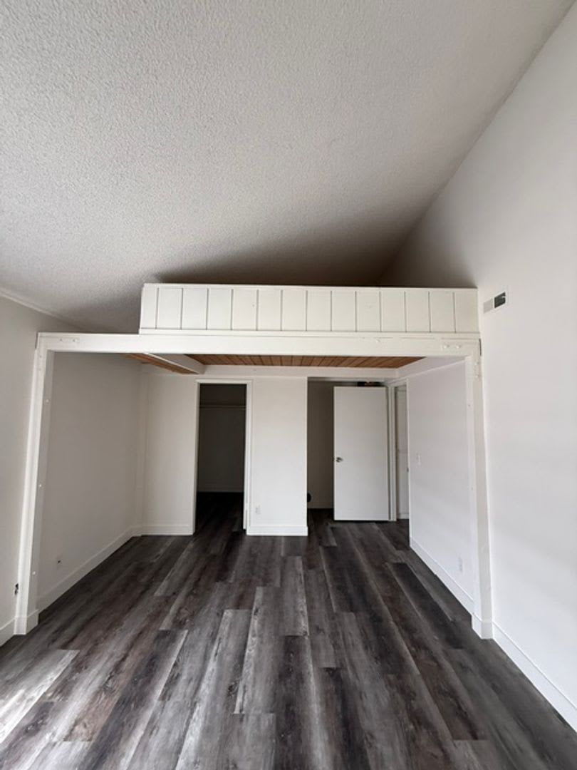 2 Bed, 1.5 Bath Townhouse- 1835 W. 145th St. – photo 4