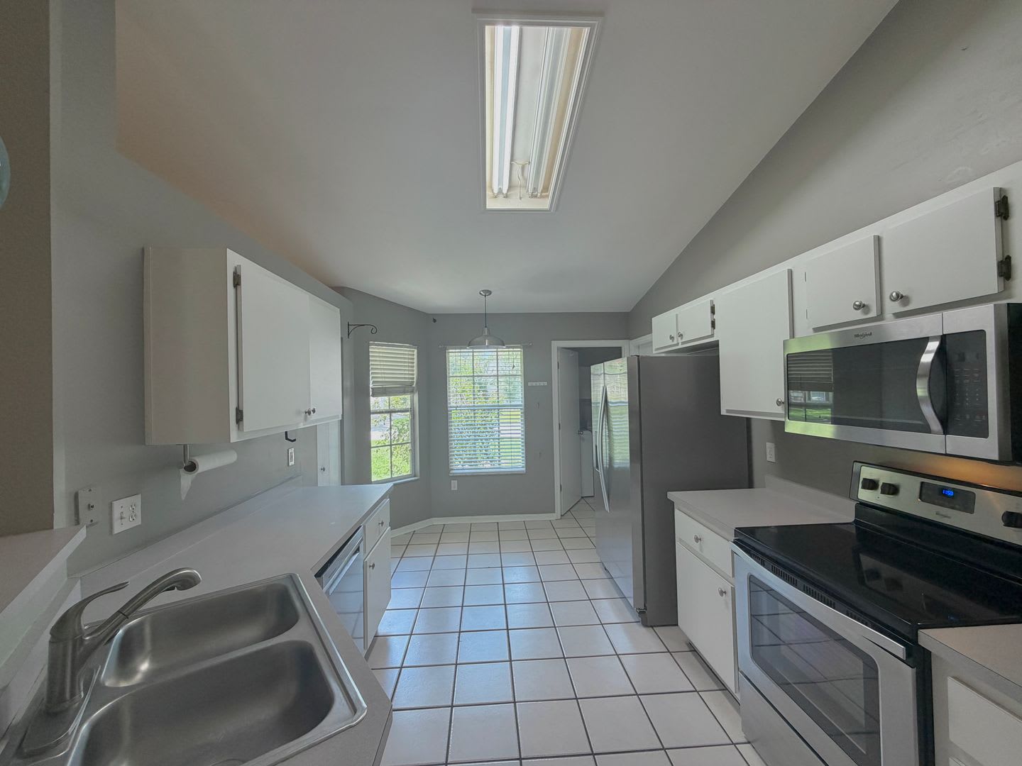 Open Concept 3/2 in Millhopper Station! – photo 5