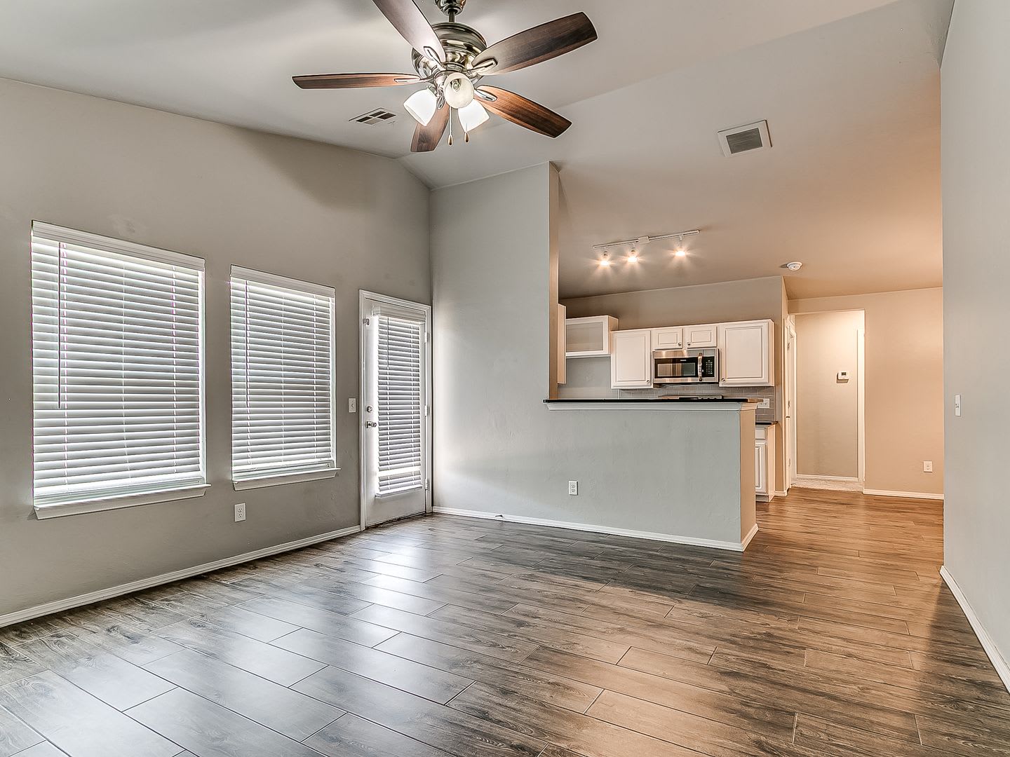 Beautiful Home in Edmond + Edmond Schools + 3 bedrooms – photo 3
