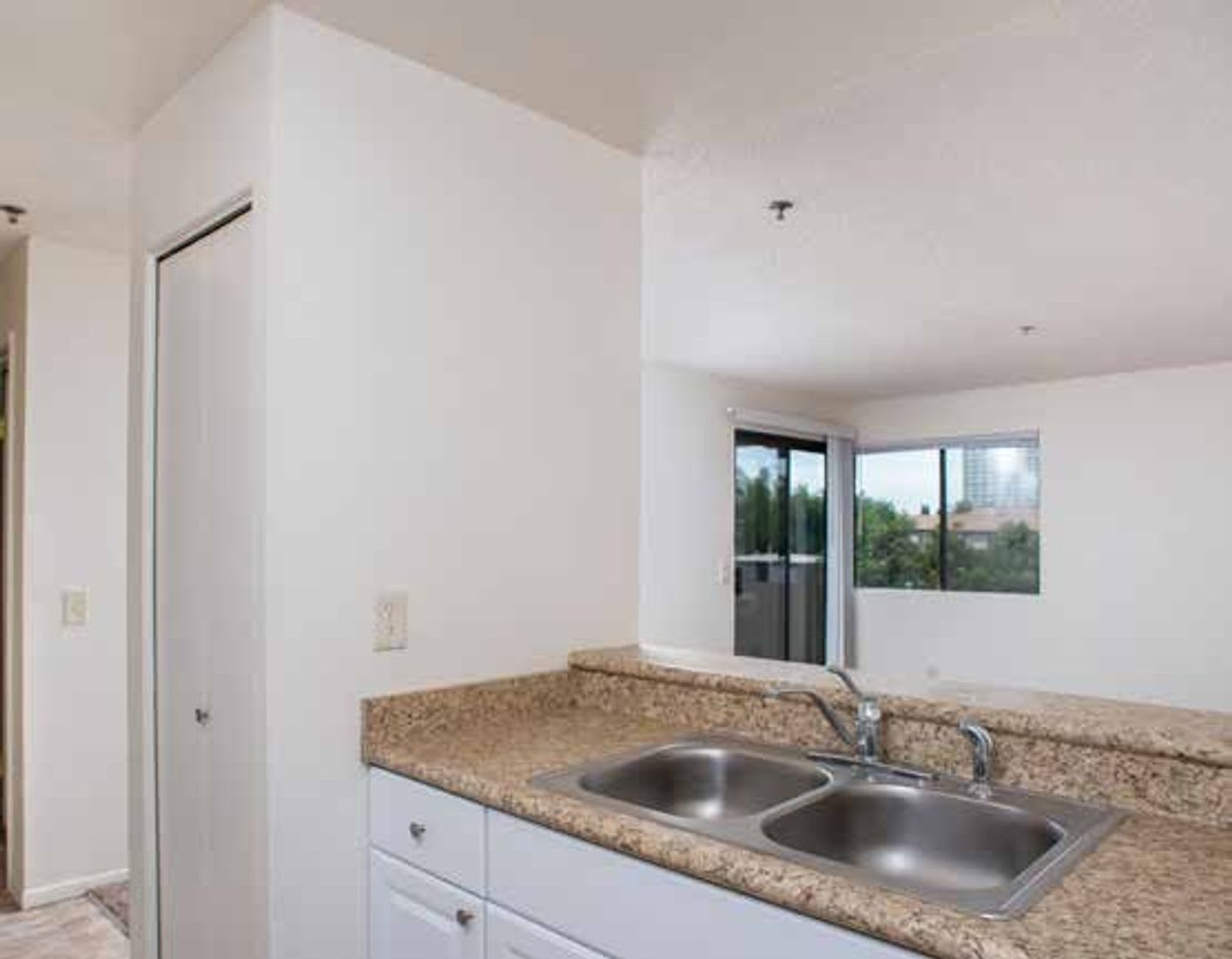 423 Church Ave – photo 3