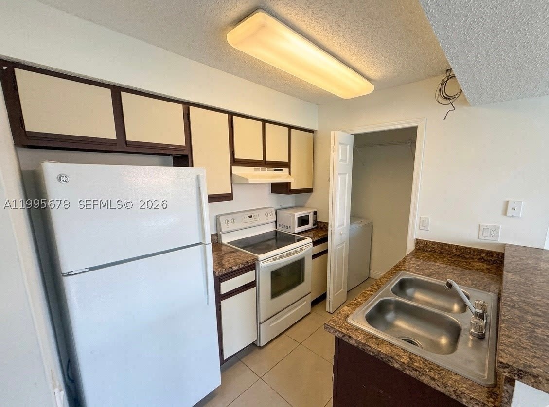 1253 SW 46th Ave – photo 5