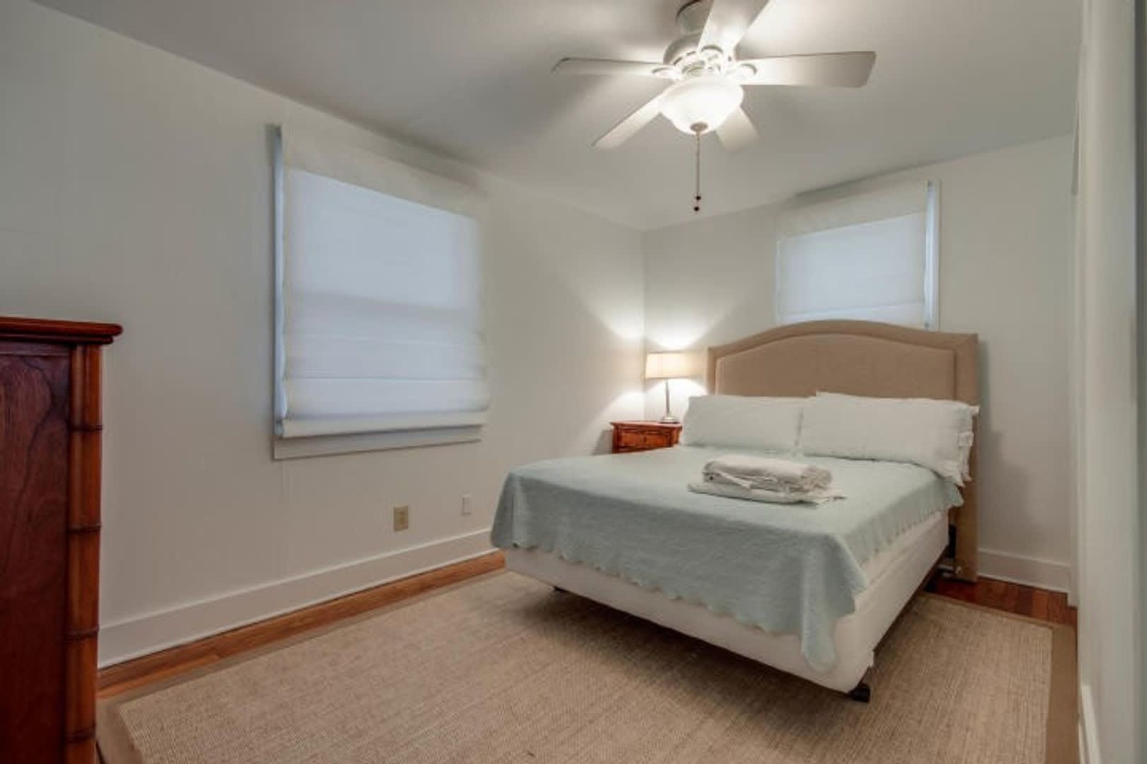 Beautiful 2 BR/1 BA Furnished Apartment Available in Downtown Charleston! – photo 2