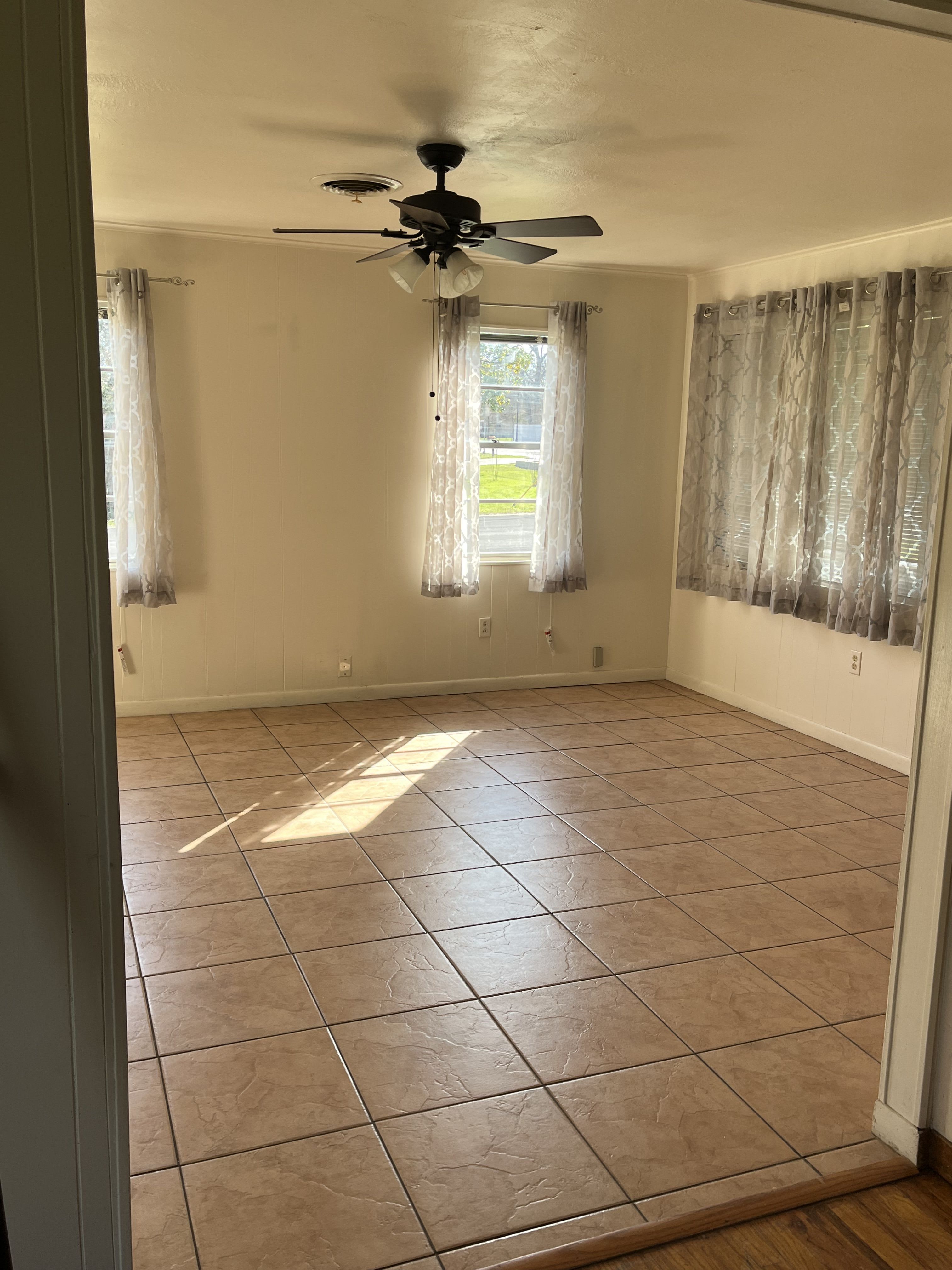 300 North Burleson Street – photo 3