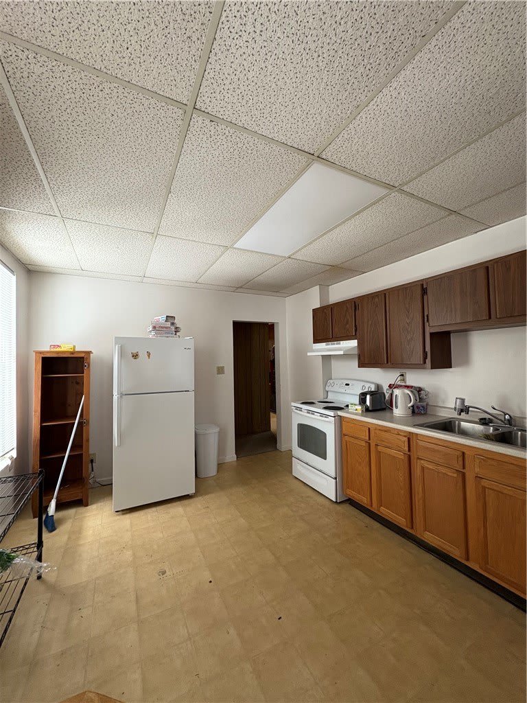320 Normal Ave – photo 3