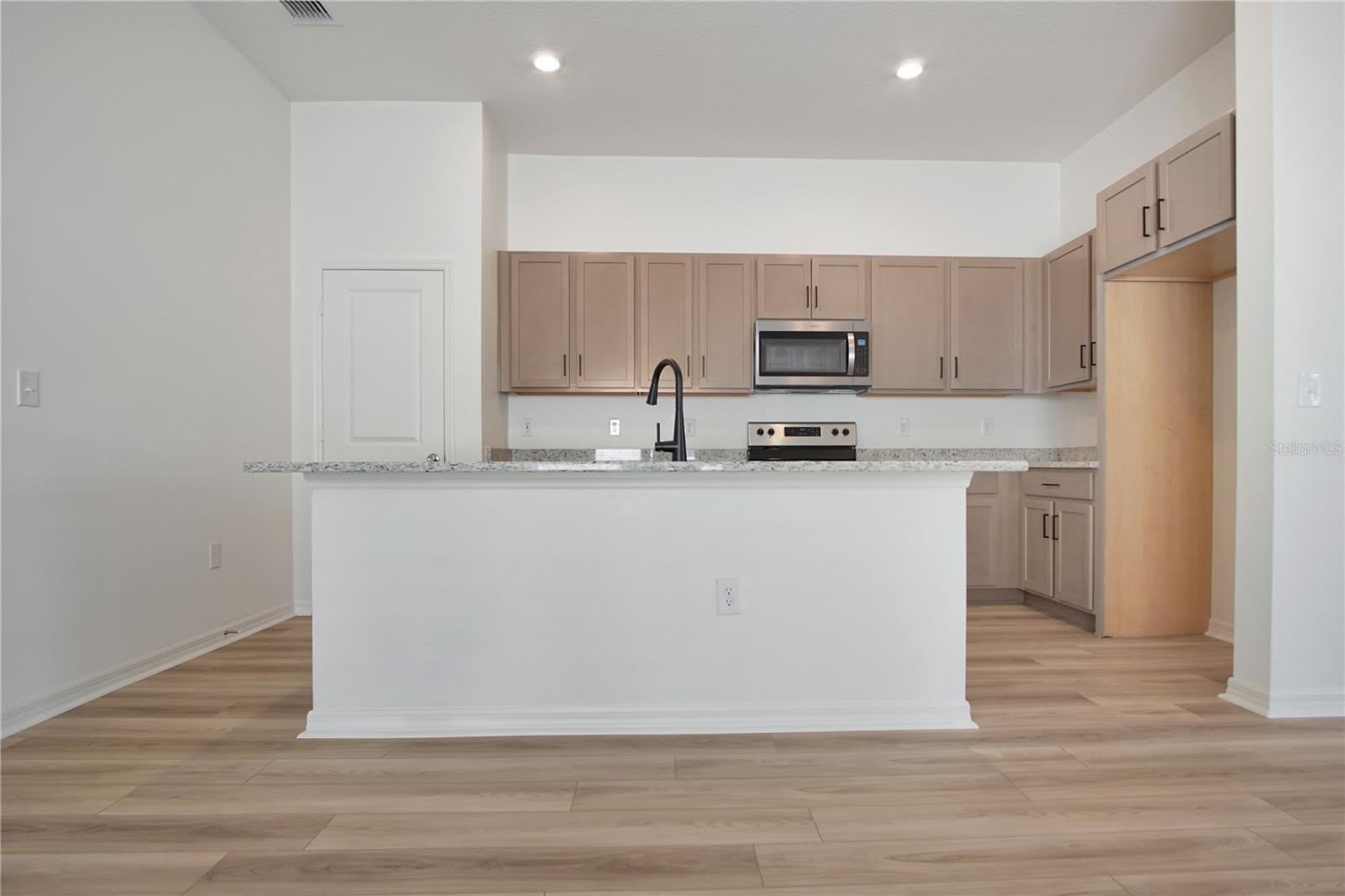 9224 WESTSIDE HILLS Drive – photo 5