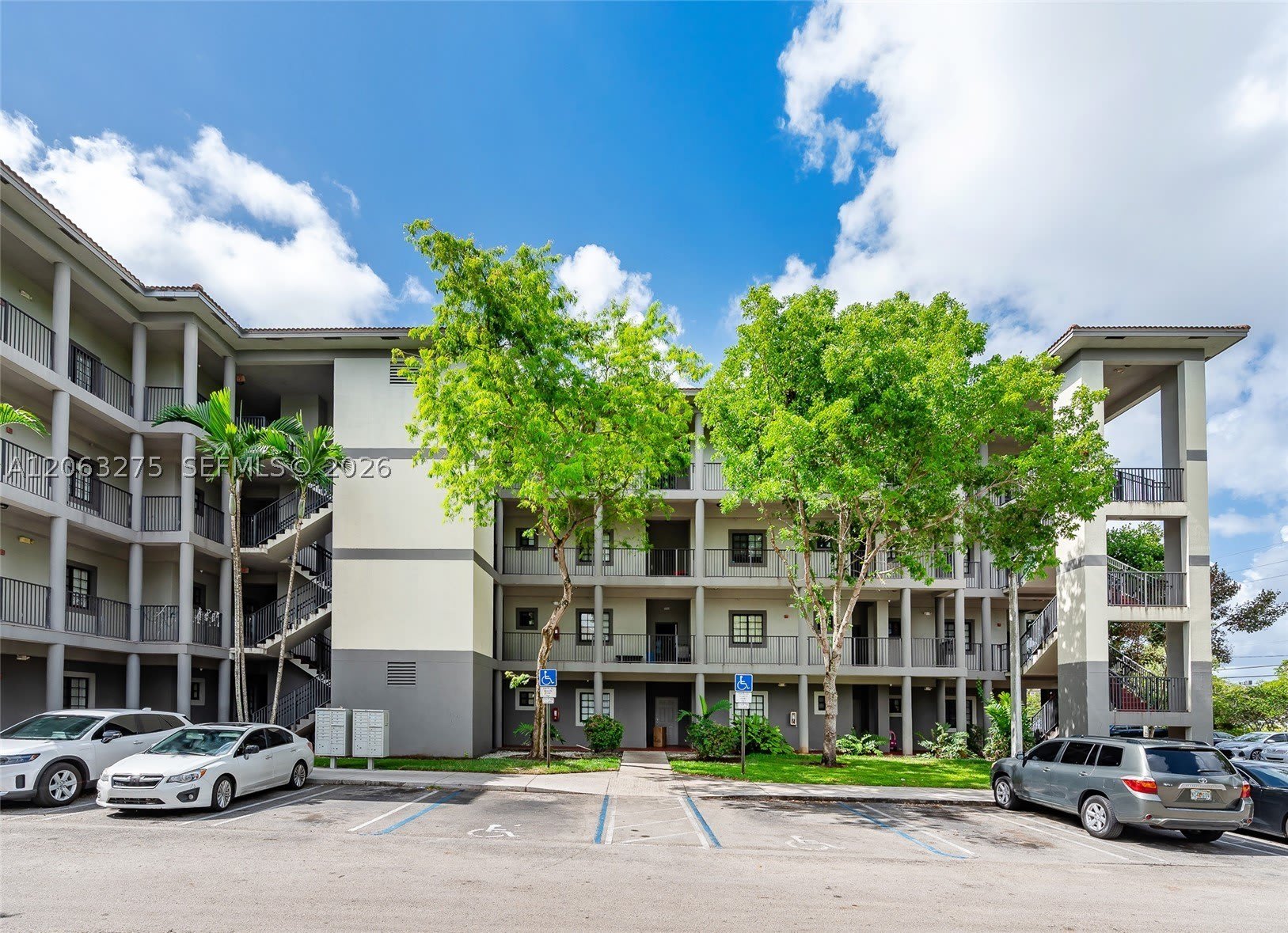 2851 Riverside Dr – photo 4