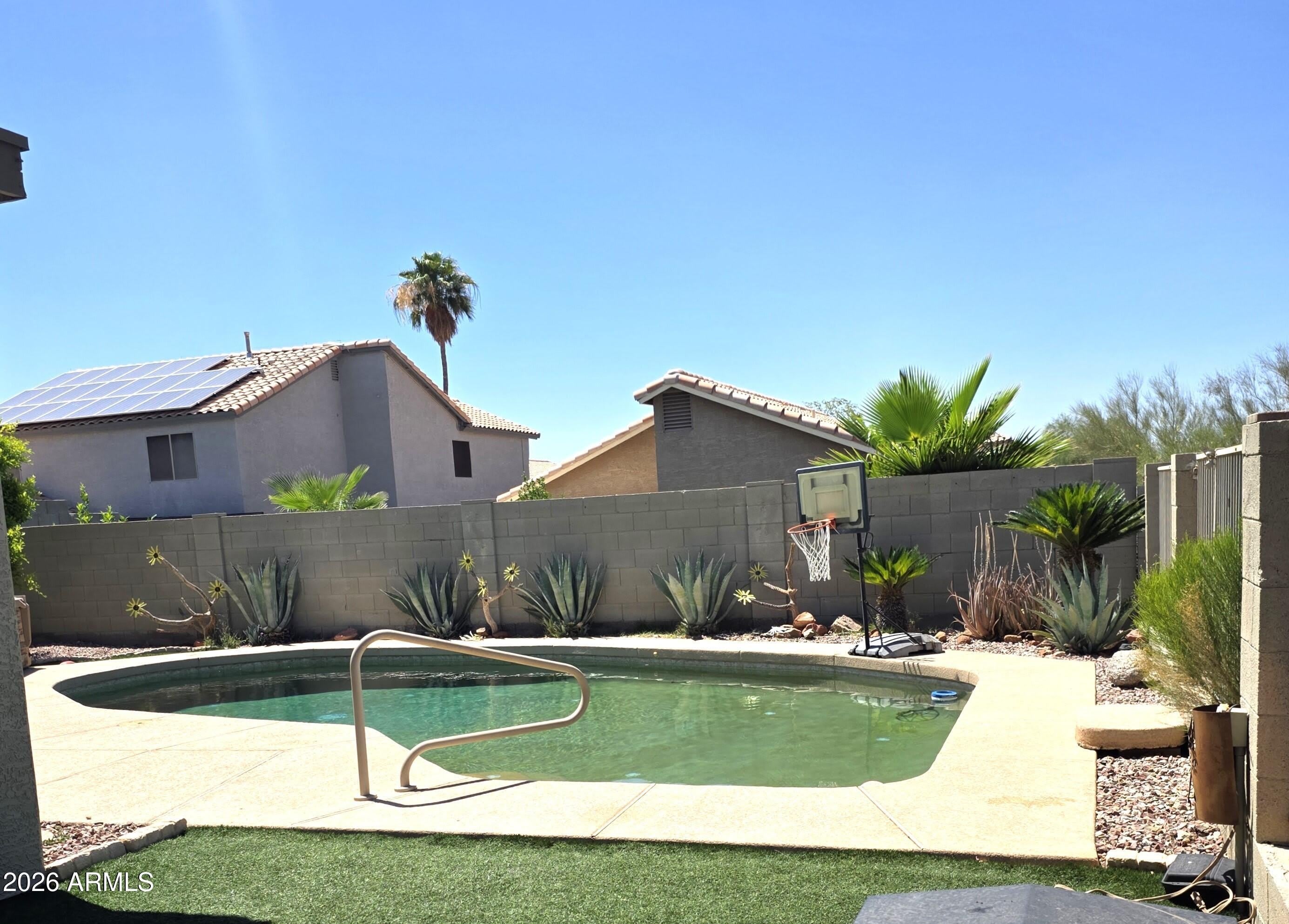1734 E PONTIAC Drive – photo 4
