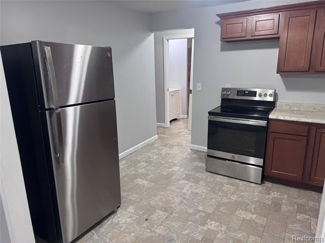 20940 WELLINGTON Avenue – photo 3