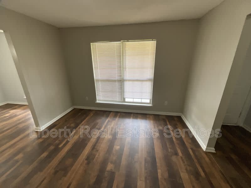 1635 Latham Ct – photo 3