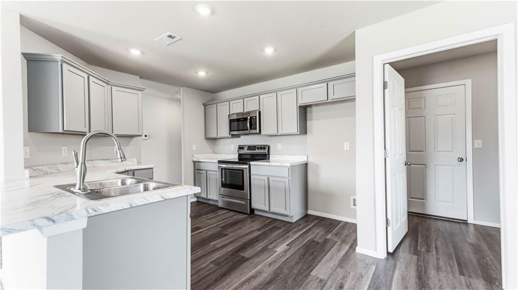 1405 S Corsac Street – photo 3