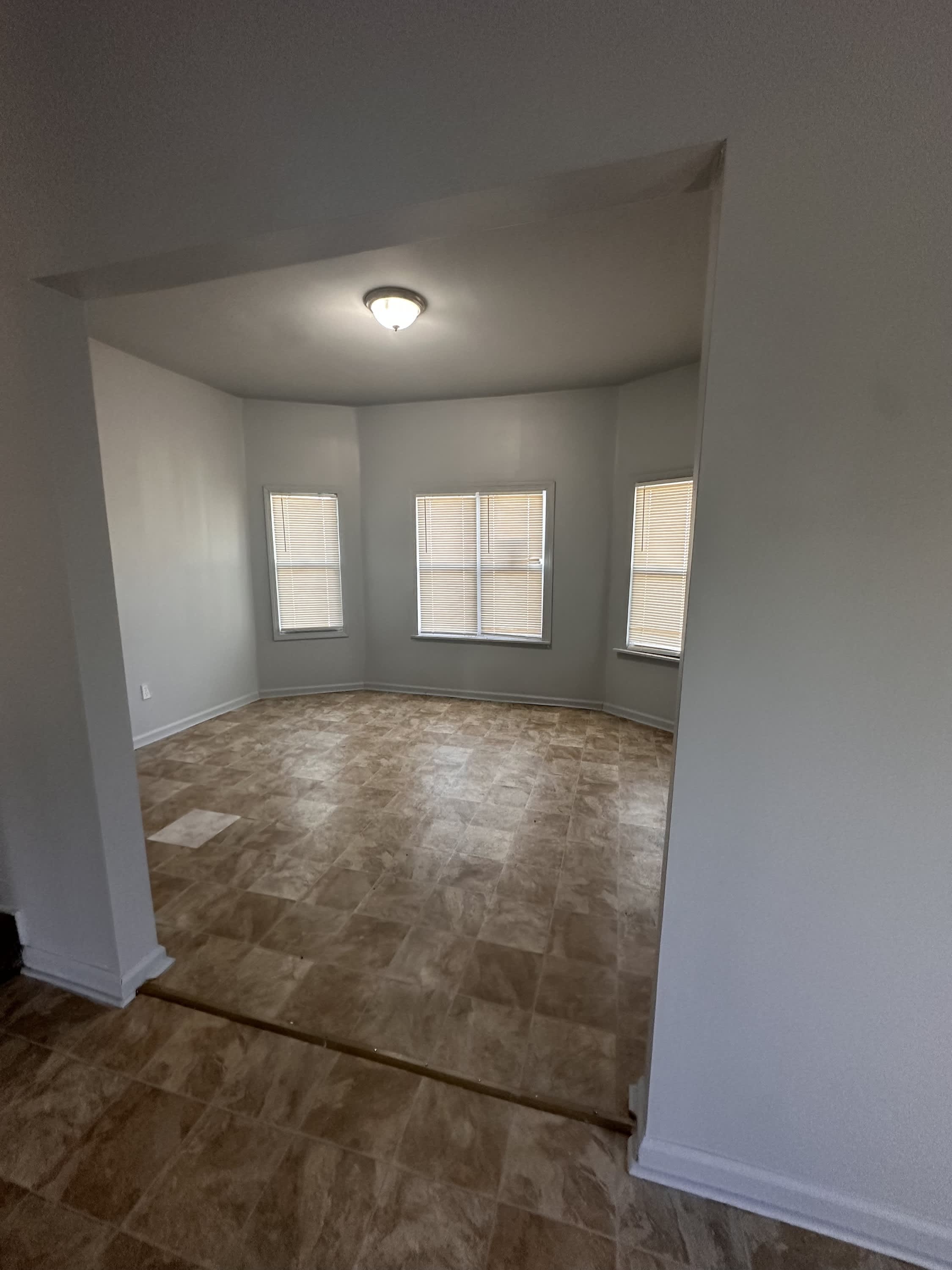 558 Holbrook Avenue – photo 3