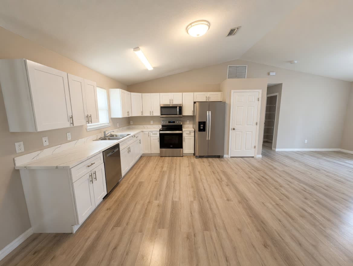 1252 County St East – photo 2